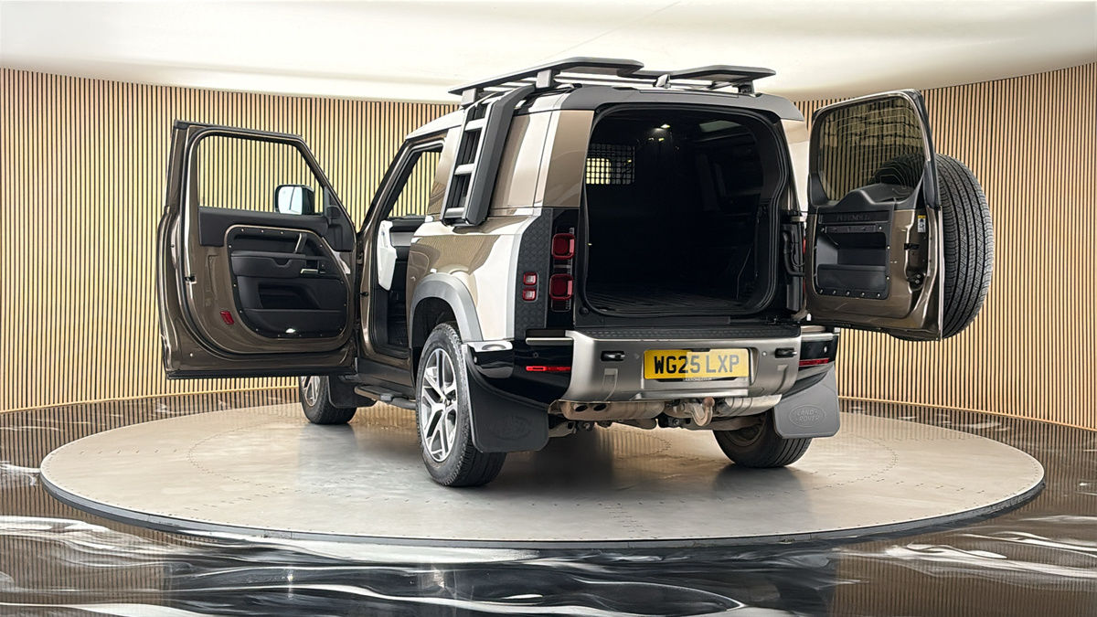 More views of Land Rover Defender 90
