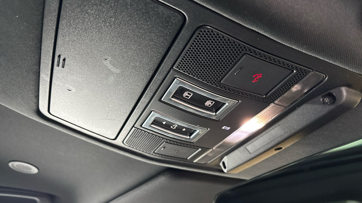 Land Rover Defender 110 Image 33