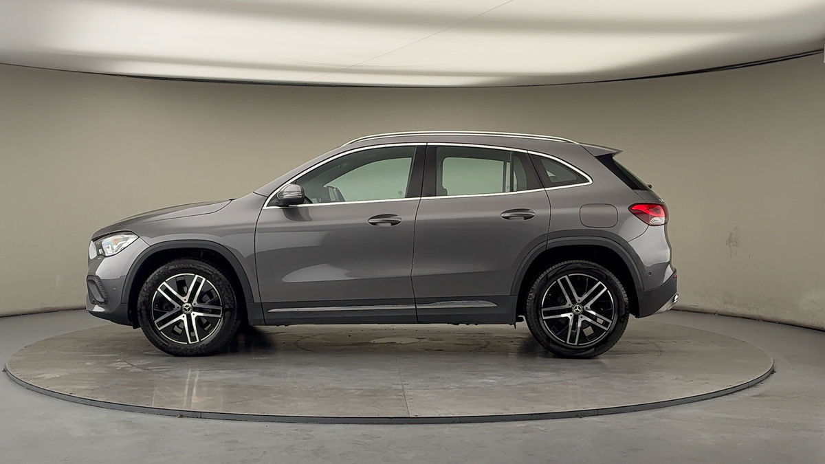 Mercedes-Benz GLA Image 15