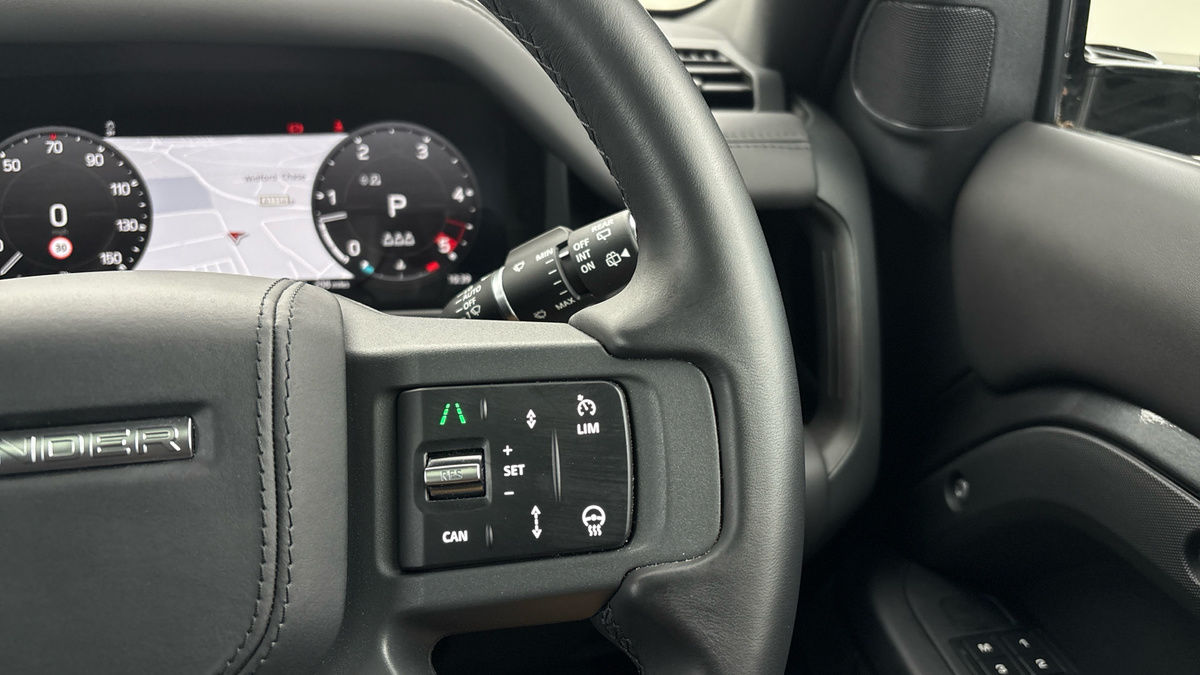 Land Rover Defender 110 Urban Image 14