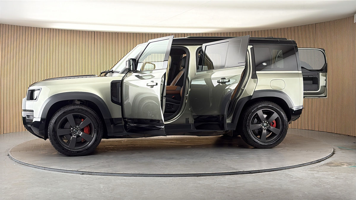 More views of Land Rover Defender 110
