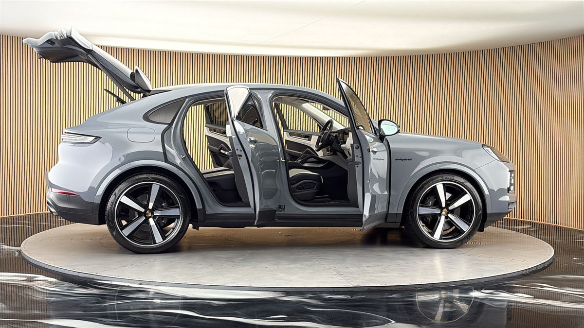 More views of Porsche Cayenne