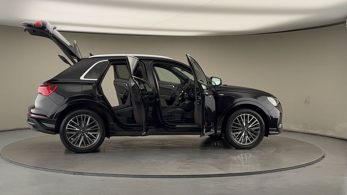 More views of Audi Q3