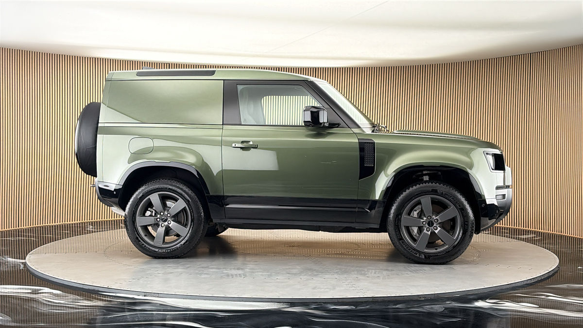 More views of Land Rover Defender 90
