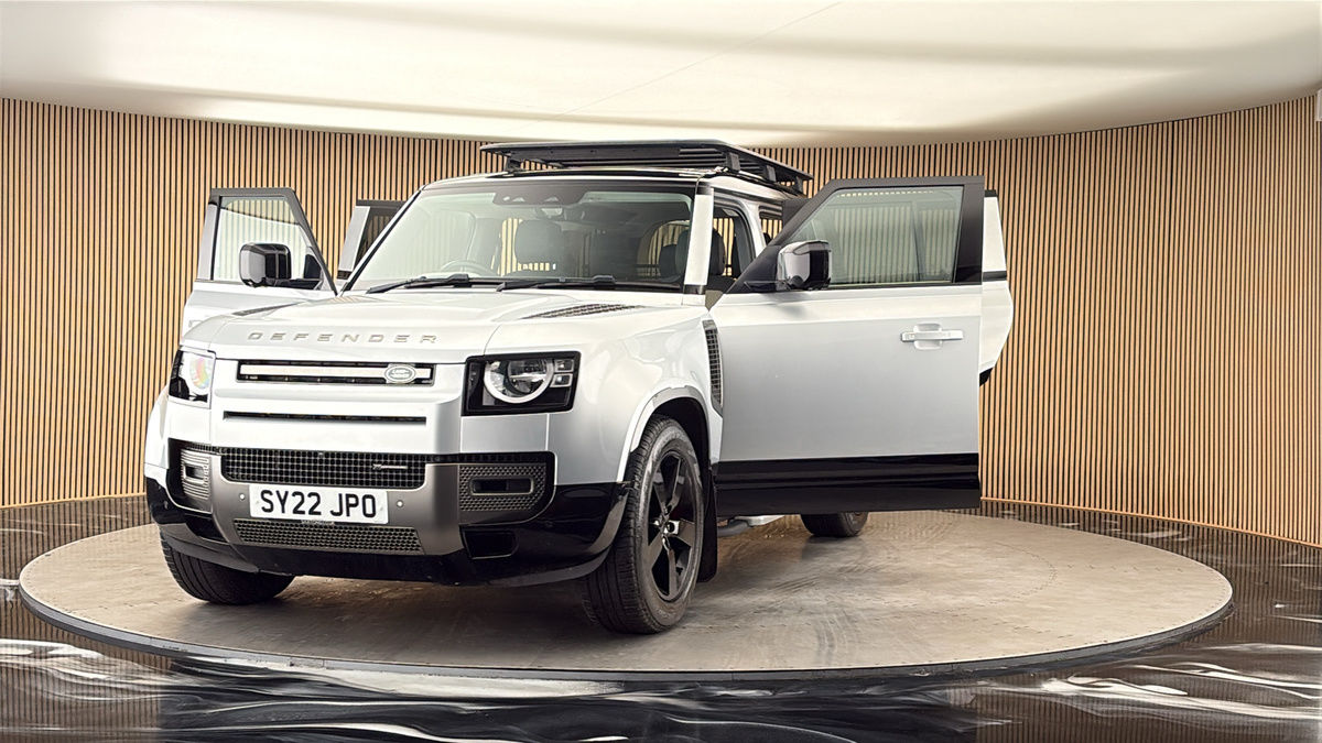More views of Land Rover Defender 110