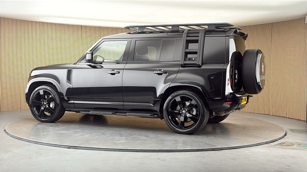 More views of Land Rover Defender 110