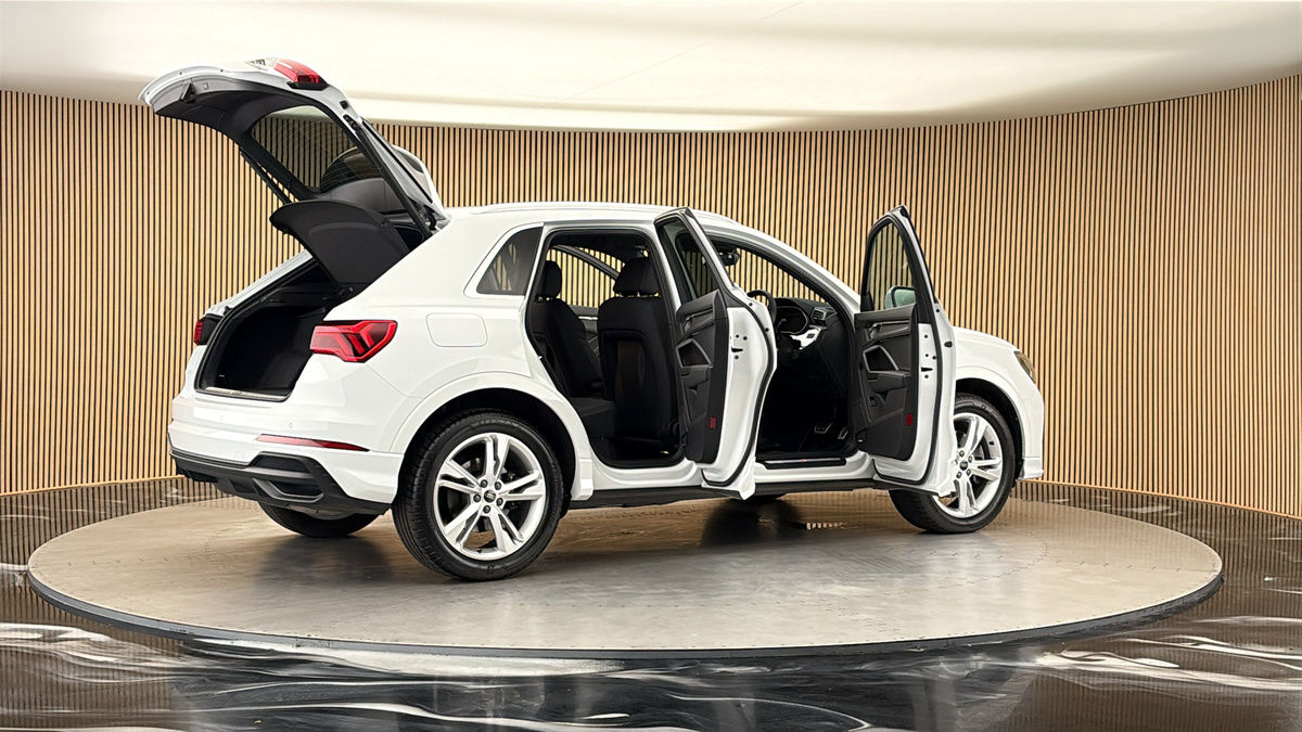 More views of Audi Q3