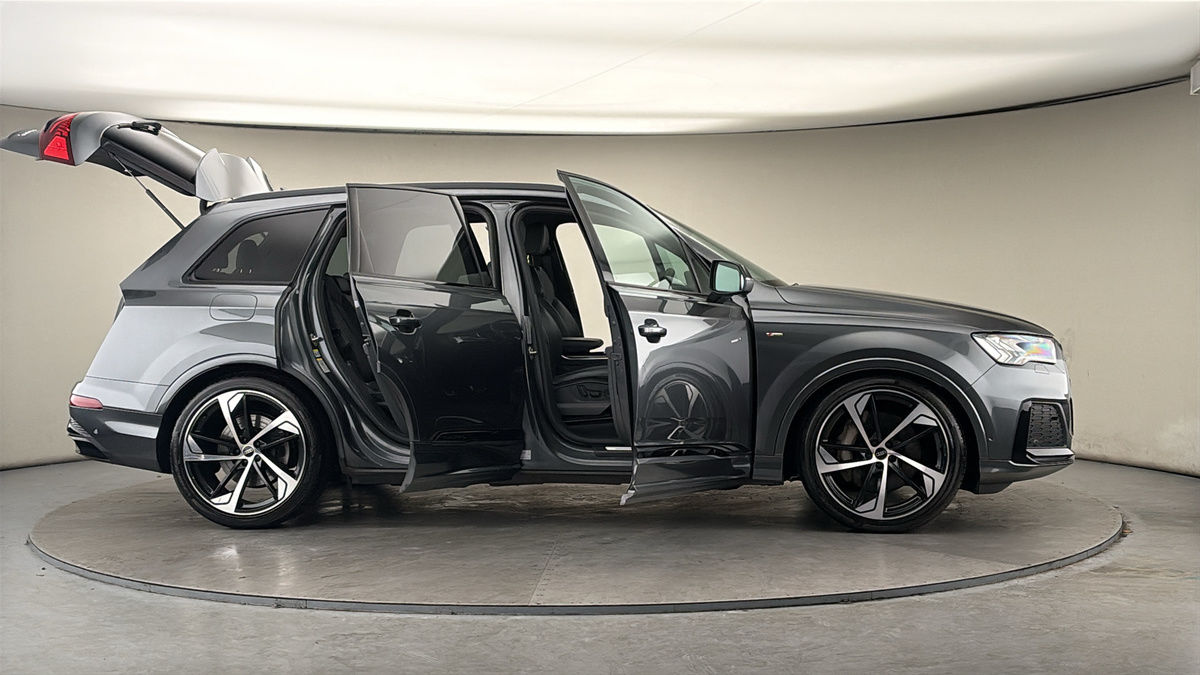 More views of Audi Q7