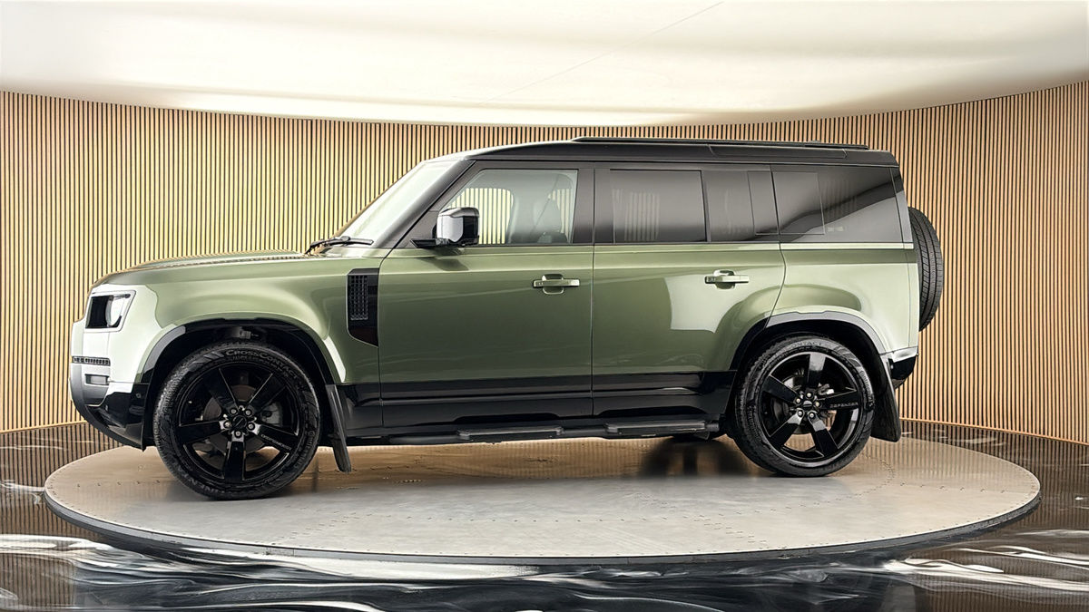 More views of Land Rover Defender 110