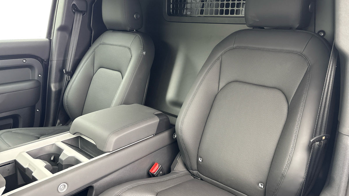 Land Rover Defender 110 Urban Image 7
