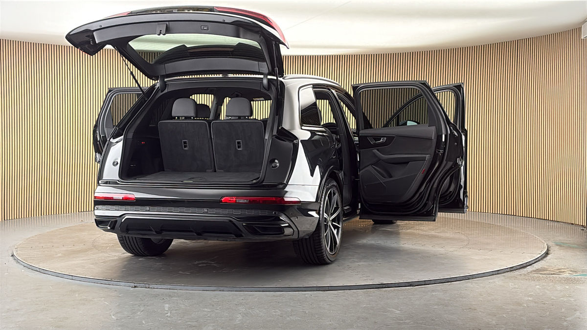 More views of Audi Q7