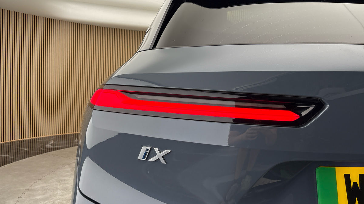BMW iX Image 30