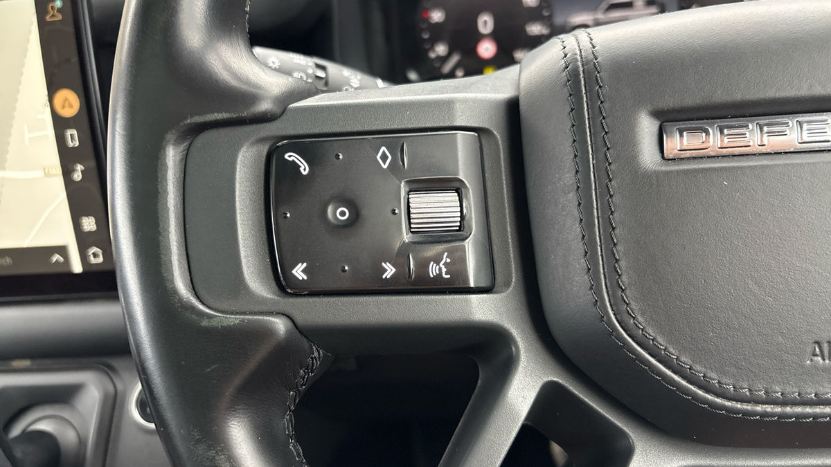 Land Rover Defender 90 Image 13
