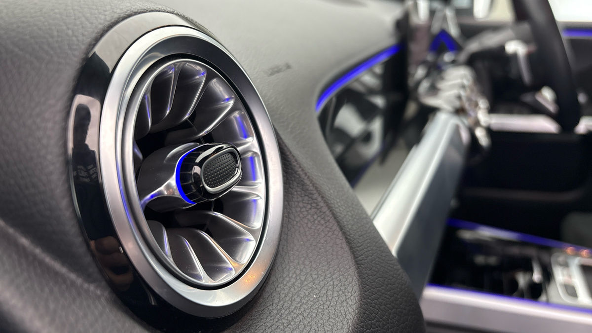 Mercedes-Benz GLB Image 6