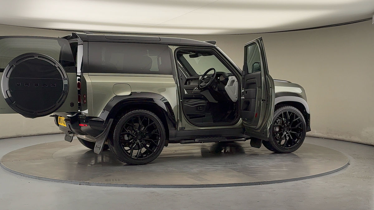 More views of Land Rover Defender 90