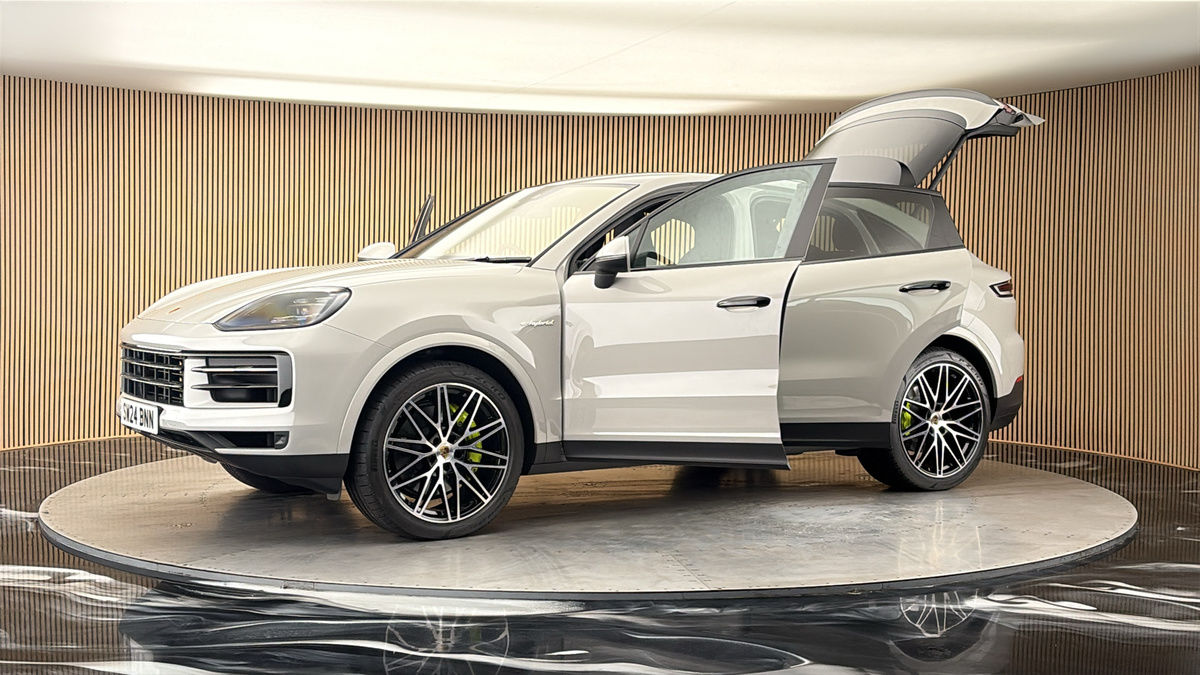 More views of Porsche Cayenne