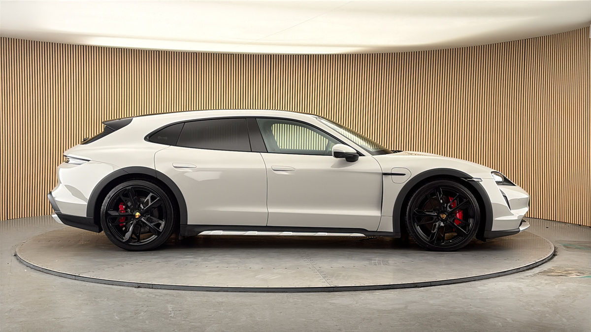 Porsche Taycan Image 16
