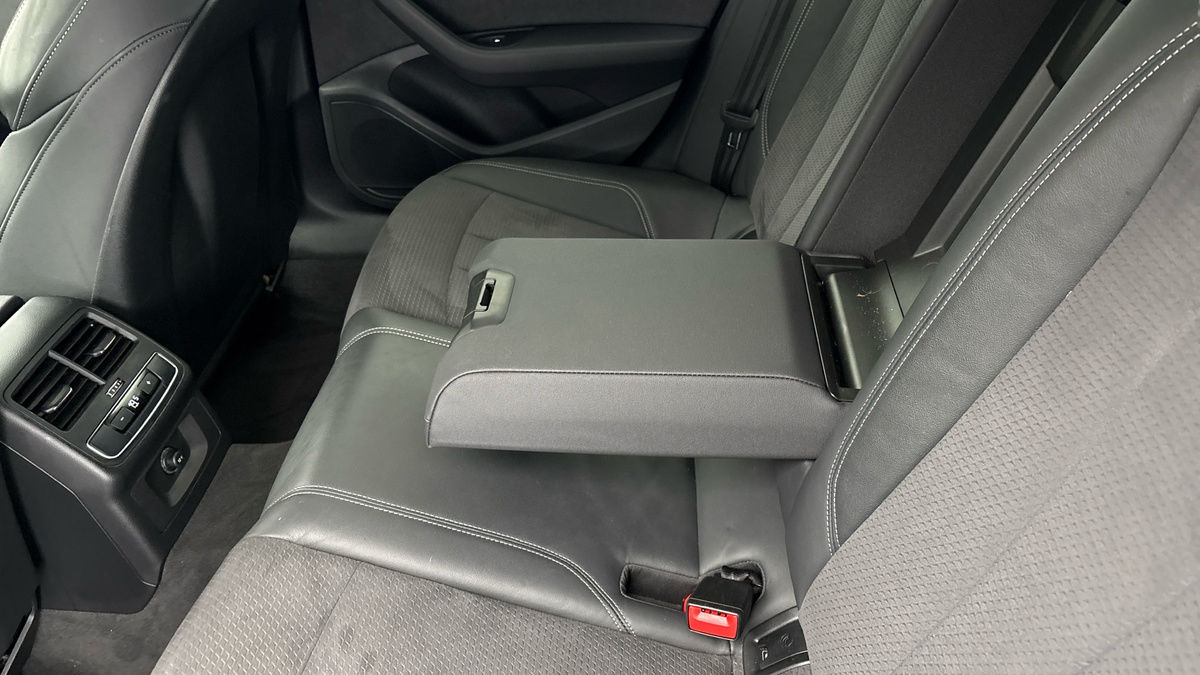 Audi A4 Avant Image 9