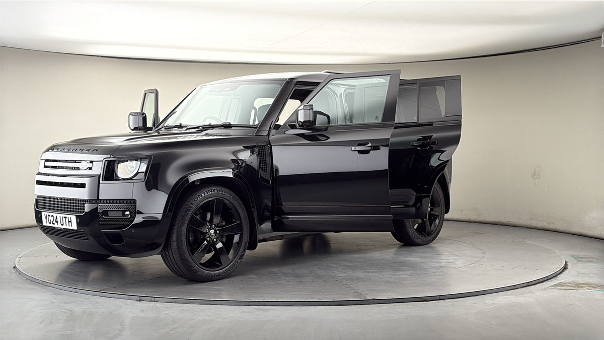 Land Rover Defender 110 Image 22