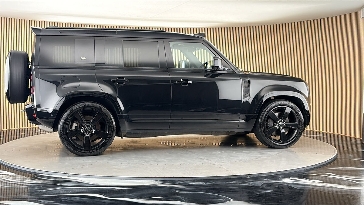 More views of Land Rover Defender 110