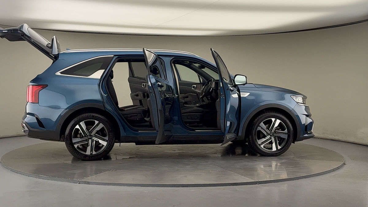 More views of Kia Sorento