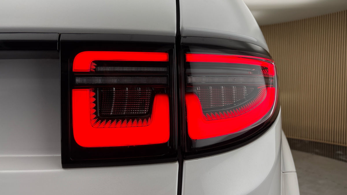 Land Rover Discovery Sport Image 35