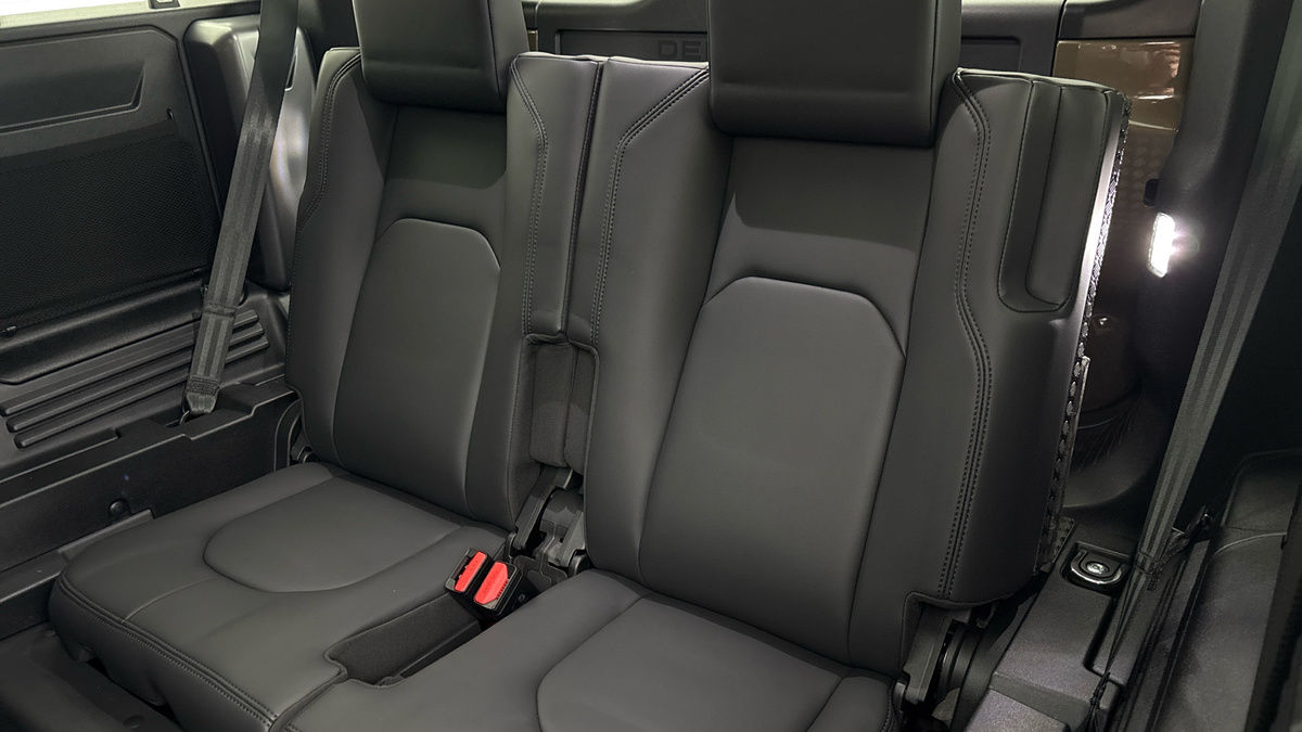 Land Rover Defender 110 Image 46