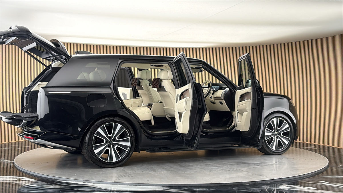 More views of Land Rover Range Rover