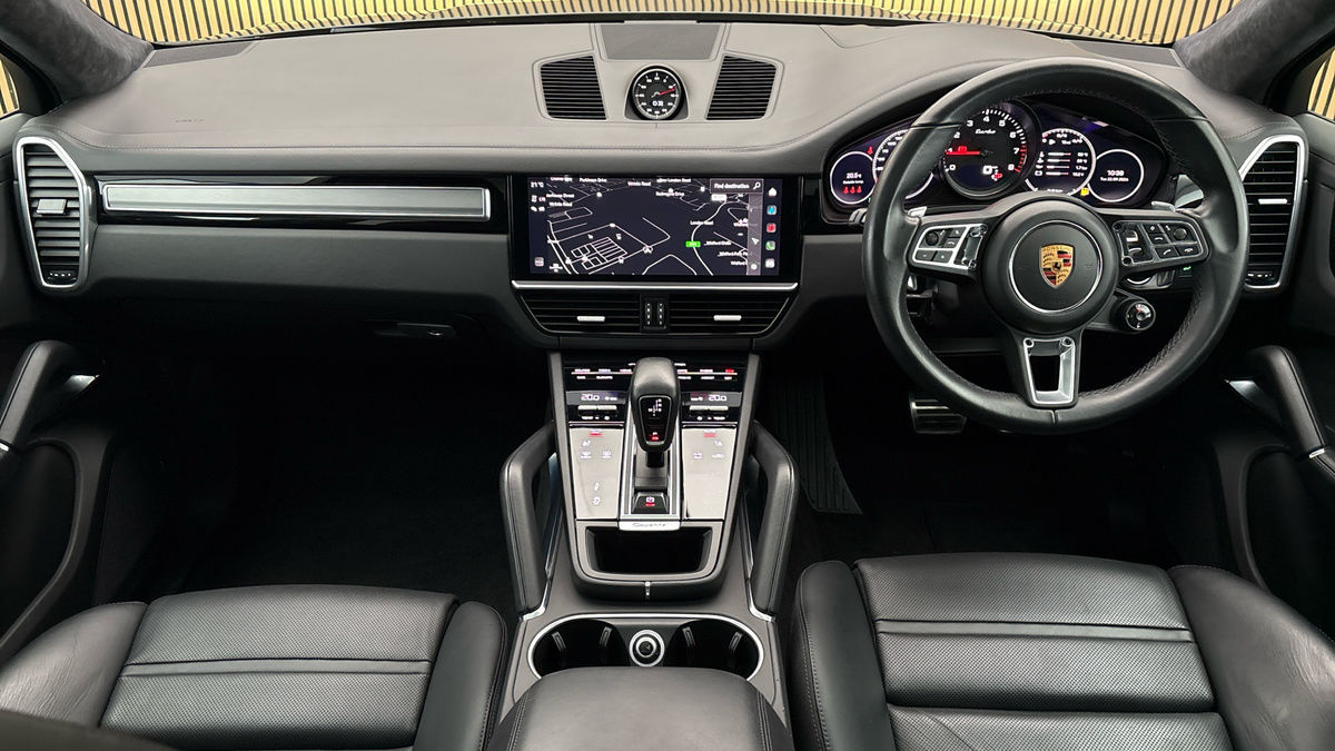 Porsche Cayenne Image 12