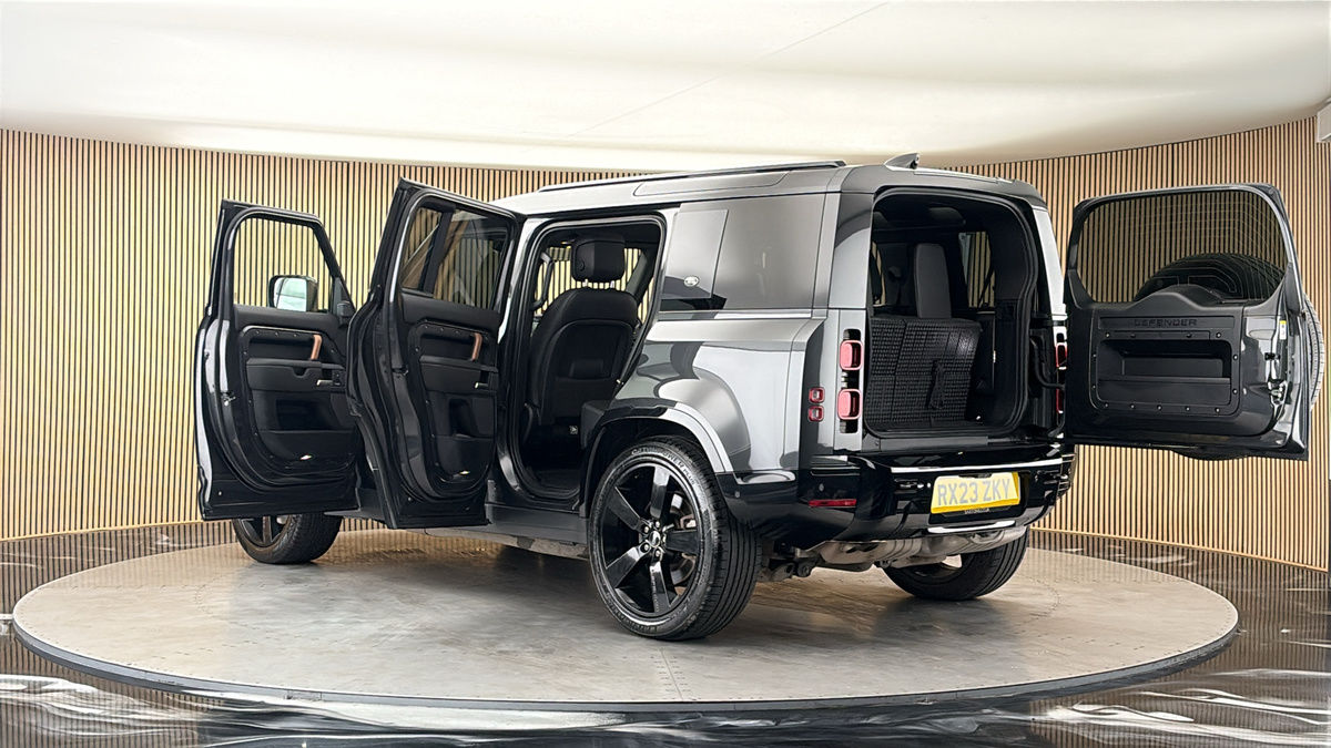More views of Land Rover Defender 110