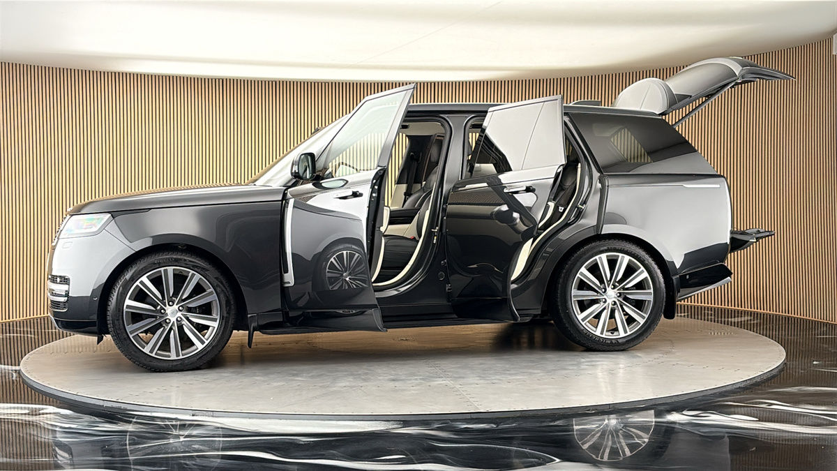 More views of Land Rover Range Rover