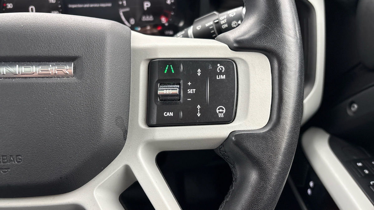 Land Rover Defender 110 Image 14