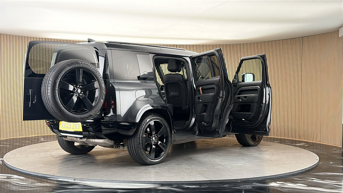More views of Land Rover Defender 110