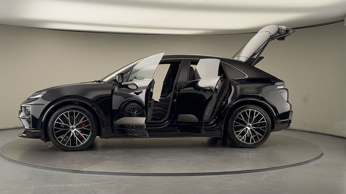 More views of Porsche Macan