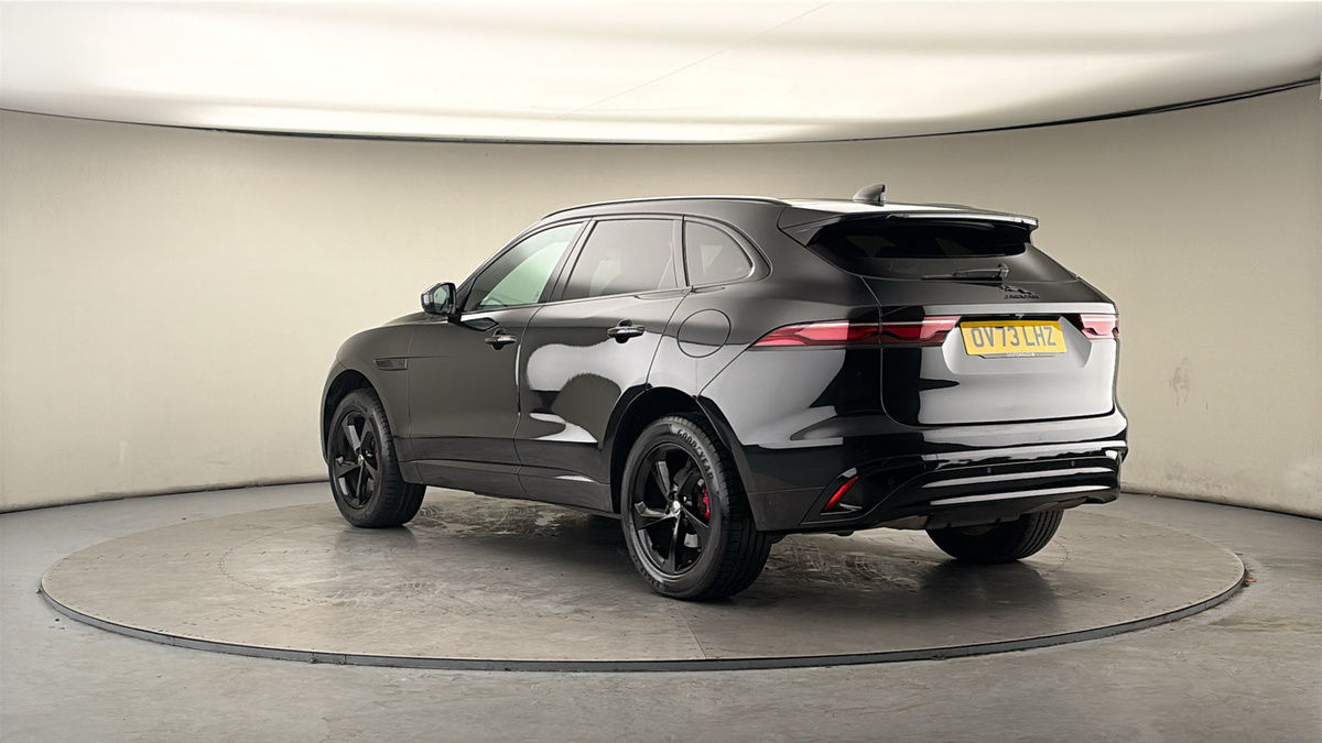 Jaguar F-PACE Image 2