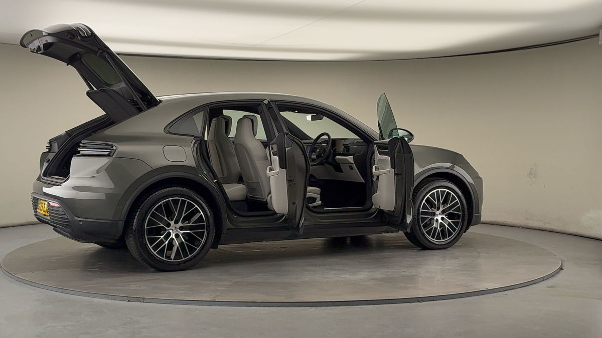 More views of Porsche Macan