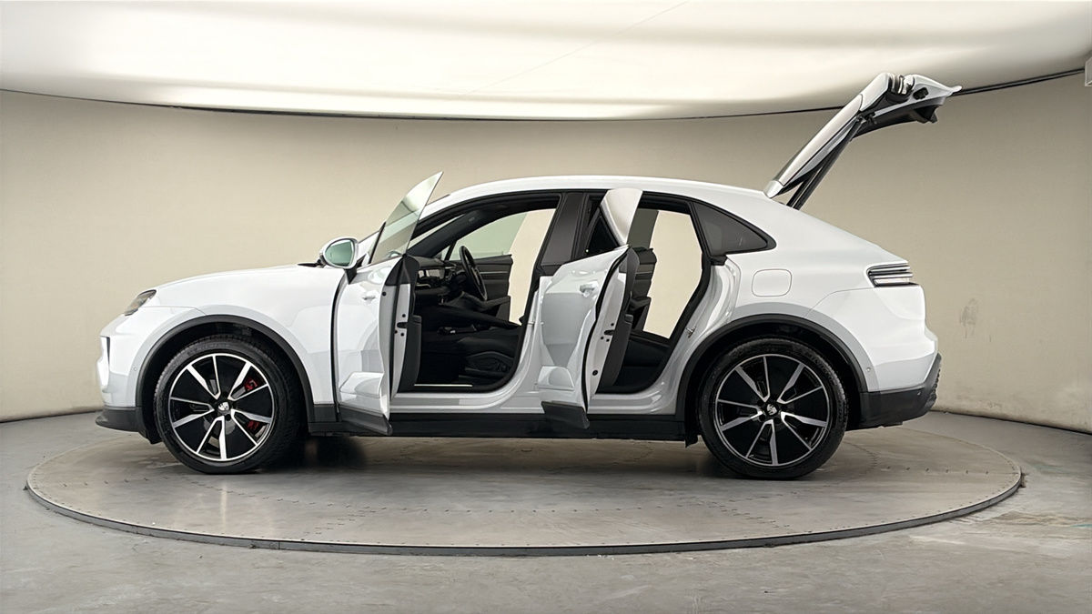 More views of Porsche Macan