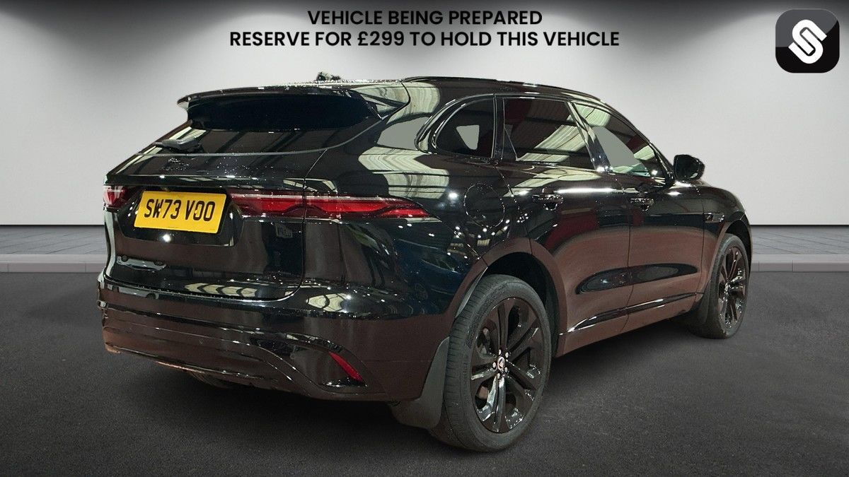 Jaguar F-PACE Image 4