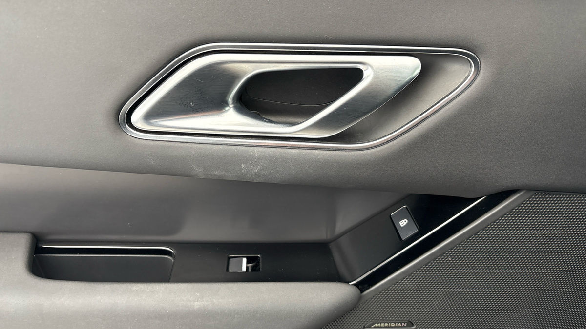 More views of Land Rover Range Rover Velar