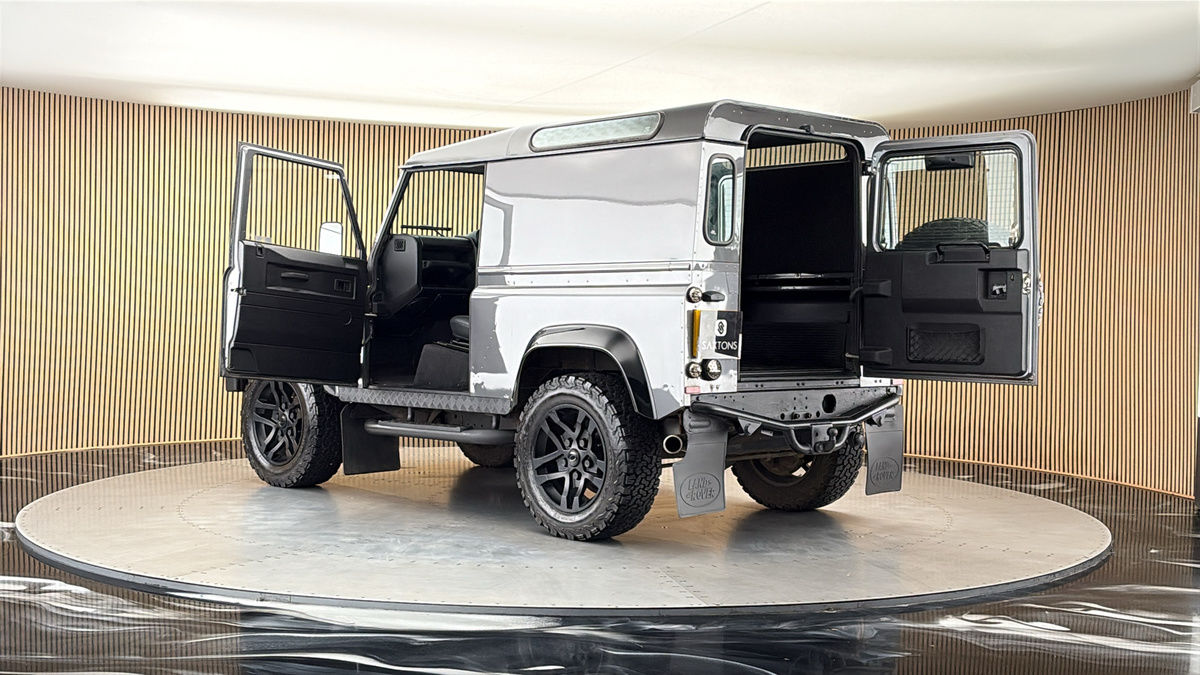 More views of Land Rover Defender 90