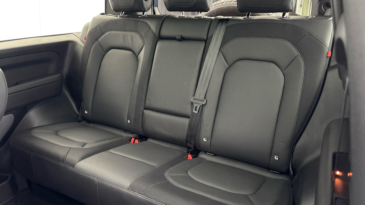 Land Rover Defender 90 Image 8