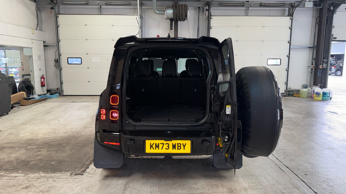 Land Rover Defender 110 Urban Image 11