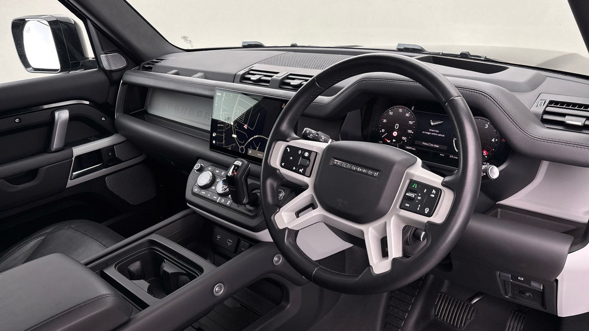 Land Rover Defender 130 Urban Image 5