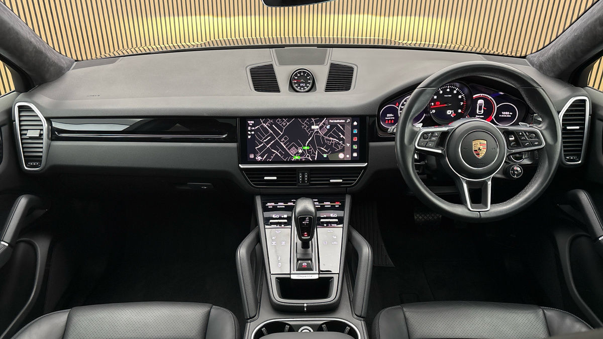 Porsche Cayenne Image 12