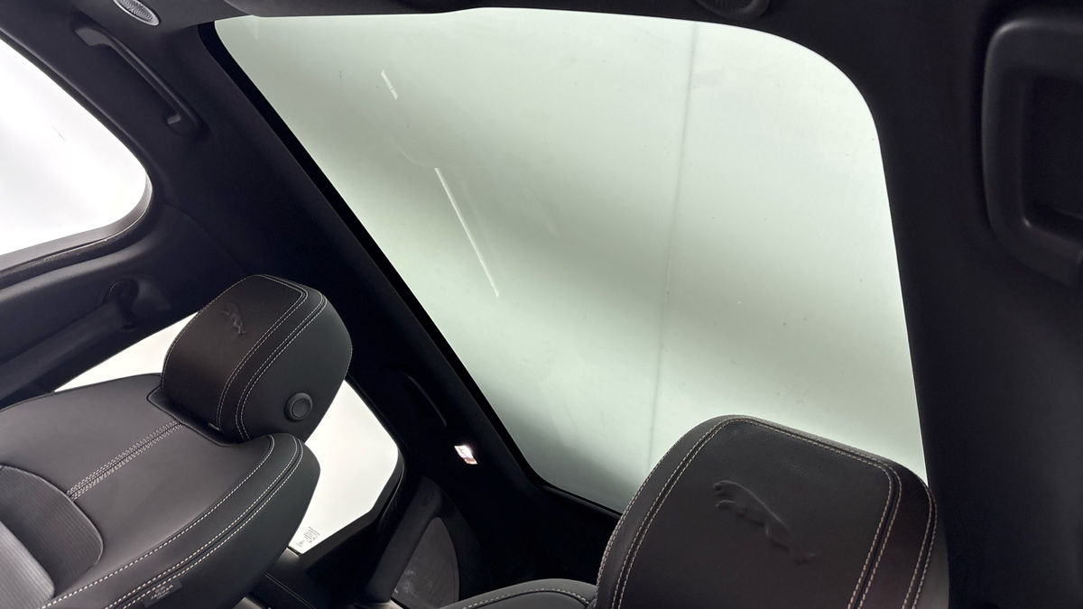 Jaguar F-PACE Image 6