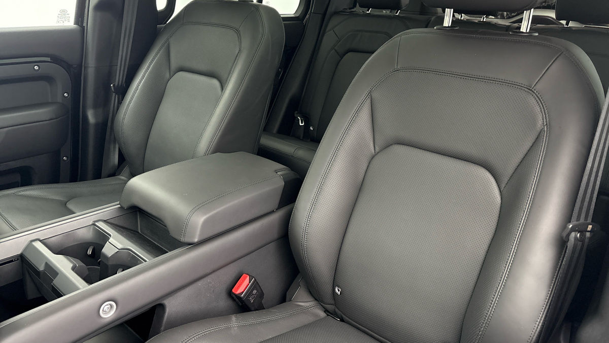 Land Rover Defender 110 Urban Image 7