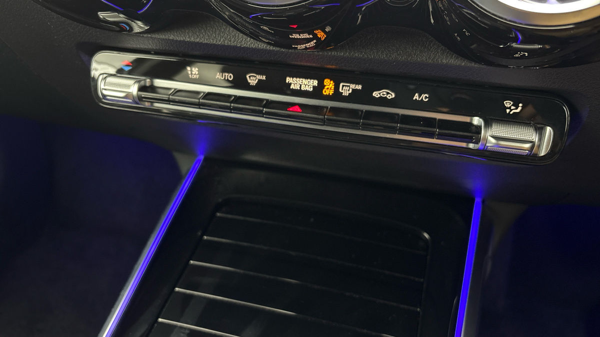 Mercedes-Benz GLB Image 25