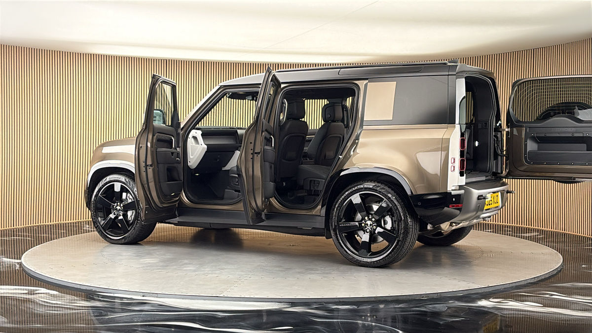 More views of Land Rover Defender 110