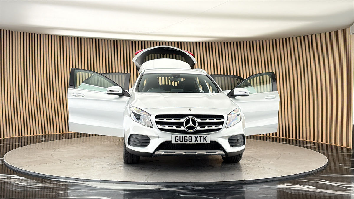 More views of Mercedes-Benz GLA