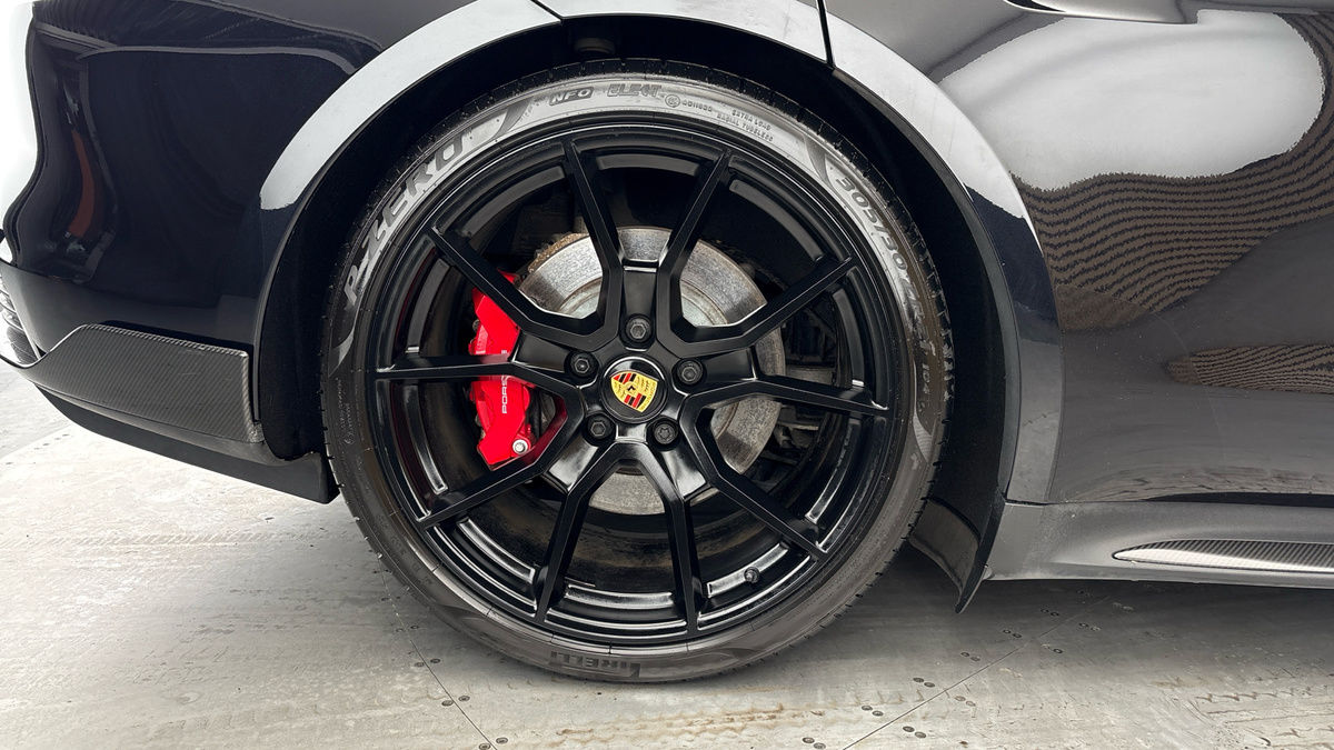 Porsche Taycan Image 10